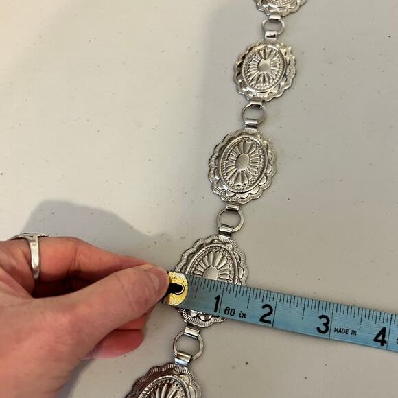 Western Vintage 90s Silver Concho Chain Link Belt Size Medium - Picture 5 of 10